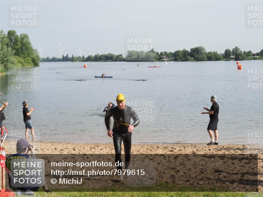21.06.2025 - 27. Vierlanden-Triathlon MichiJ http://msf.ph/oto/7979615 15.06.2026 08:59:00 Schwimmen 208, 235, 236 meine-sportfotos.de