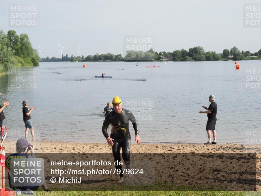 21.06.2025 - 27. Vierlanden-Triathlon MichiJ http://msf.ph/oto/7979624 15.06.2026 08:59:00 Schwimmen 208, 235, 236 meine-sportfotos.de