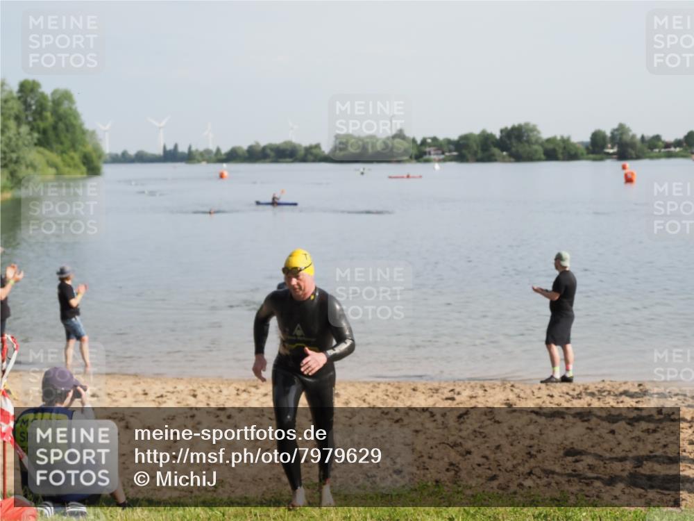 21.06.2025 - 27. Vierlanden-Triathlon MichiJ http://msf.ph/oto/7979629 15.06.2026 08:59:00 Schwimmen 208, 235, 236 meine-sportfotos.de