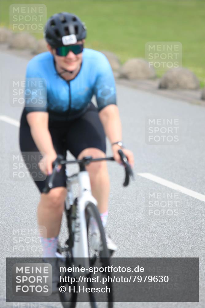 15.06.2025 - 27. Vierlanden-Triathlon H.Heesch http://msf.ph/oto/7979630 15.06.2025 10:34:08 Radfahren 299, 361 meine-sportfotos.de