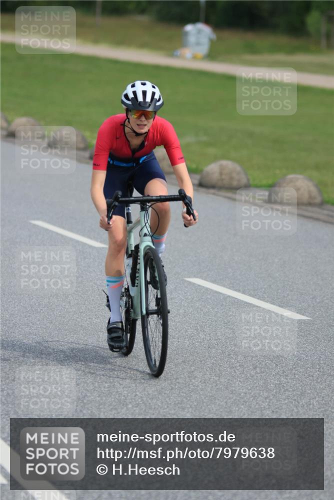 15.06.2025 - 27. Vierlanden-Triathlon H.Heesch http://msf.ph/oto/7979638 15.06.2025 10:34:36 Radfahren 104, 198, 205 meine-sportfotos.de