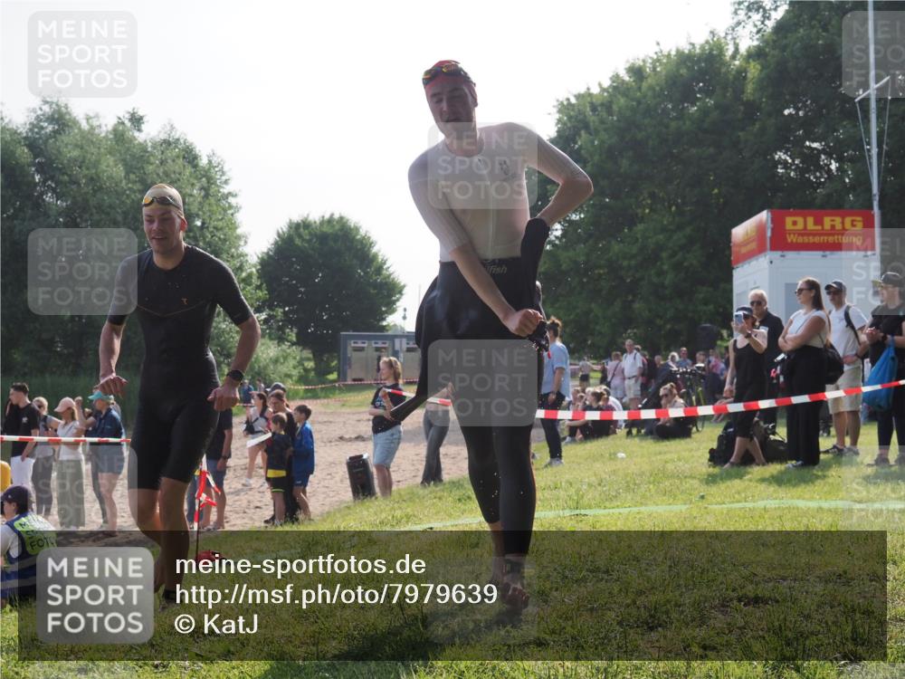 15.06.2025 - 27. Vierlanden-Triathlon KatJ http://msf.ph/oto/7979639 15.06.2025 08:43:38 Schwimmen 32, 65, 74 meine-sportfotos.de