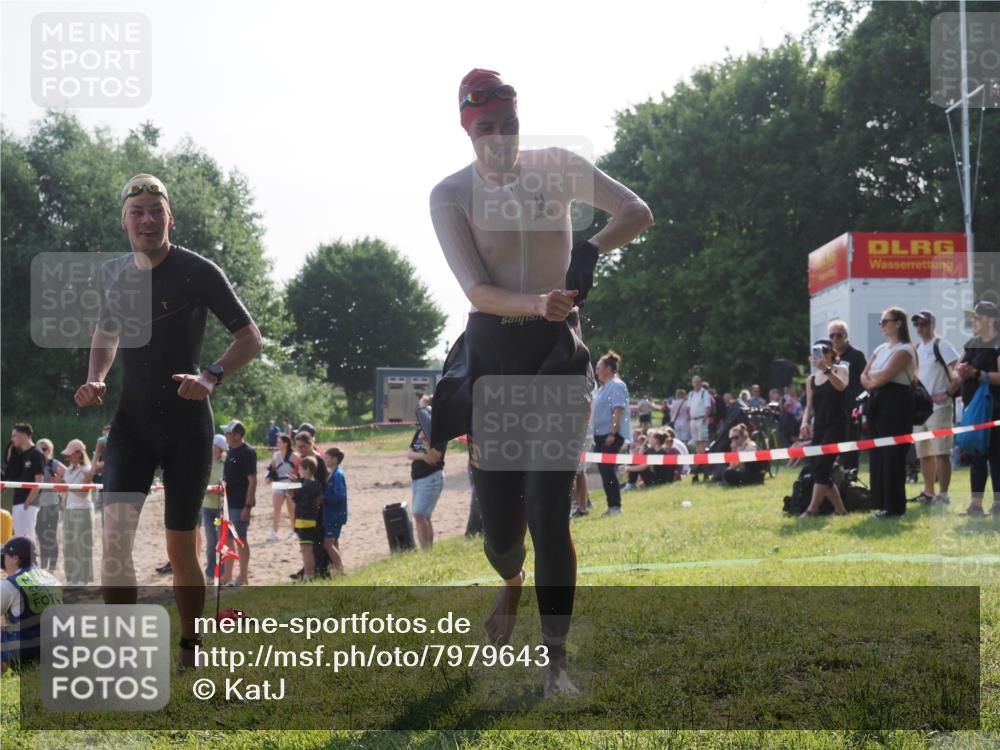 15.06.2025 - 27. Vierlanden-Triathlon KatJ http://msf.ph/oto/7979643 15.06.2025 08:43:38 Schwimmen 32, 65, 74 meine-sportfotos.de