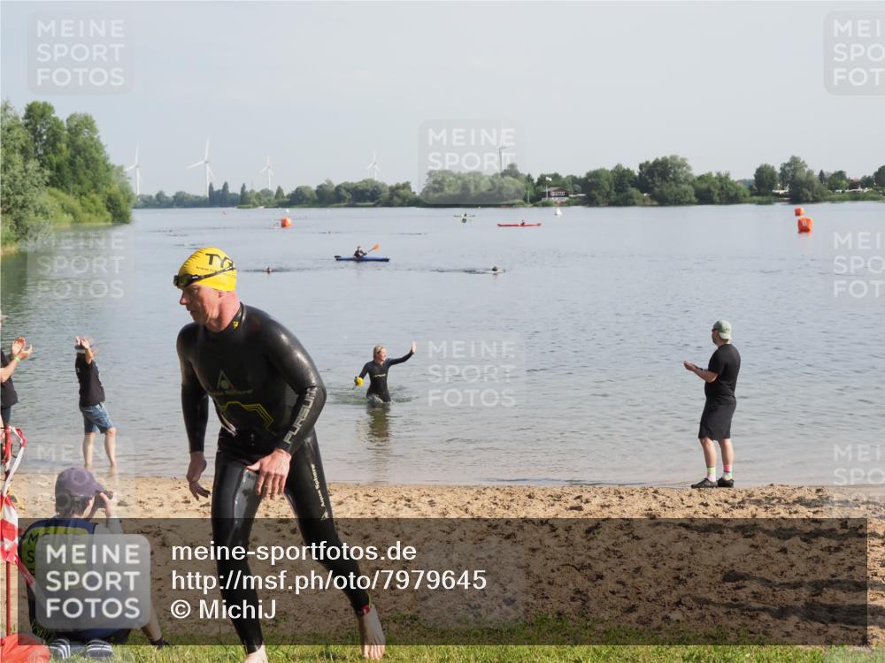 21.06.2025 - 27. Vierlanden-Triathlon MichiJ http://msf.ph/oto/7979645 15.06.2026 08:59:01 Schwimmen 208, 227, 235 meine-sportfotos.de