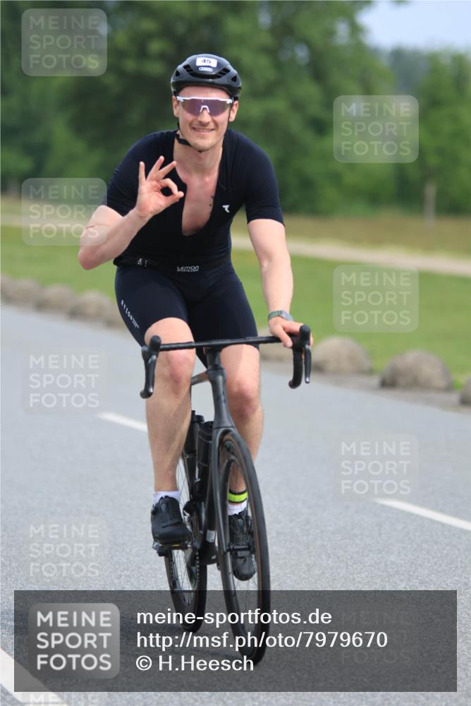 15.06.2025 - 27. Vierlanden-Triathlon H.Heesch http://msf.ph/oto/7979670 15.06.2025 10:35:05 Radfahren 45, 122, 128, 137, 316, 330 meine-sportfotos.de