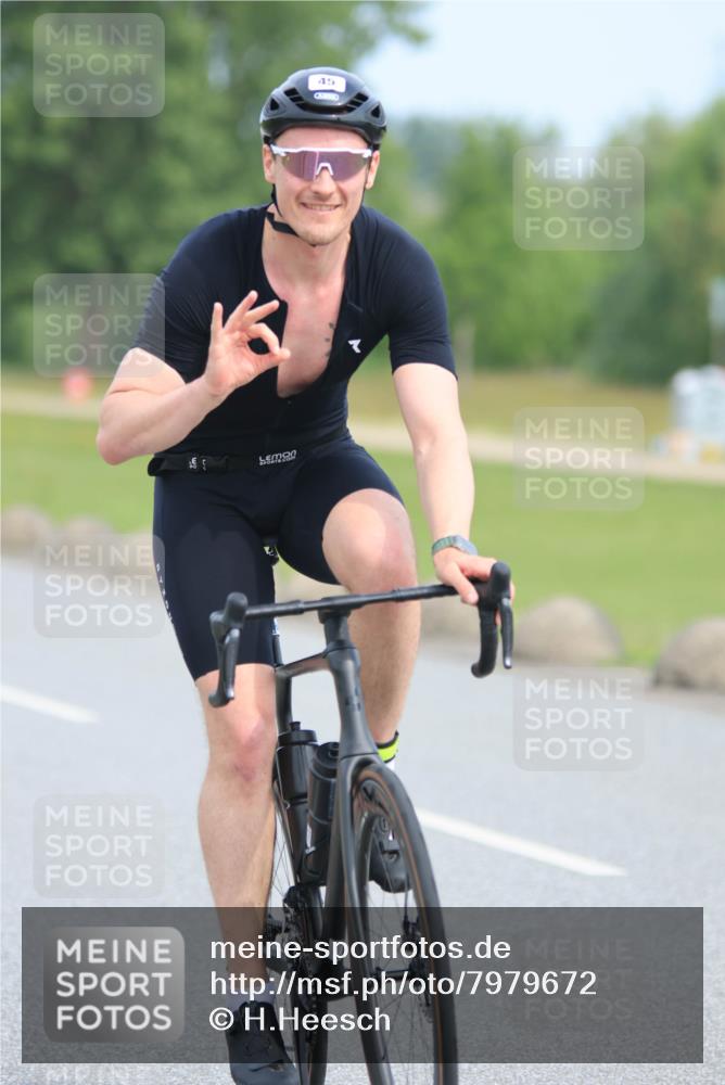 15.06.2025 - 27. Vierlanden-Triathlon H.Heesch http://msf.ph/oto/7979672 15.06.2025 10:35:06 Radfahren 45, 122, 128, 137, 316, 330 meine-sportfotos.de