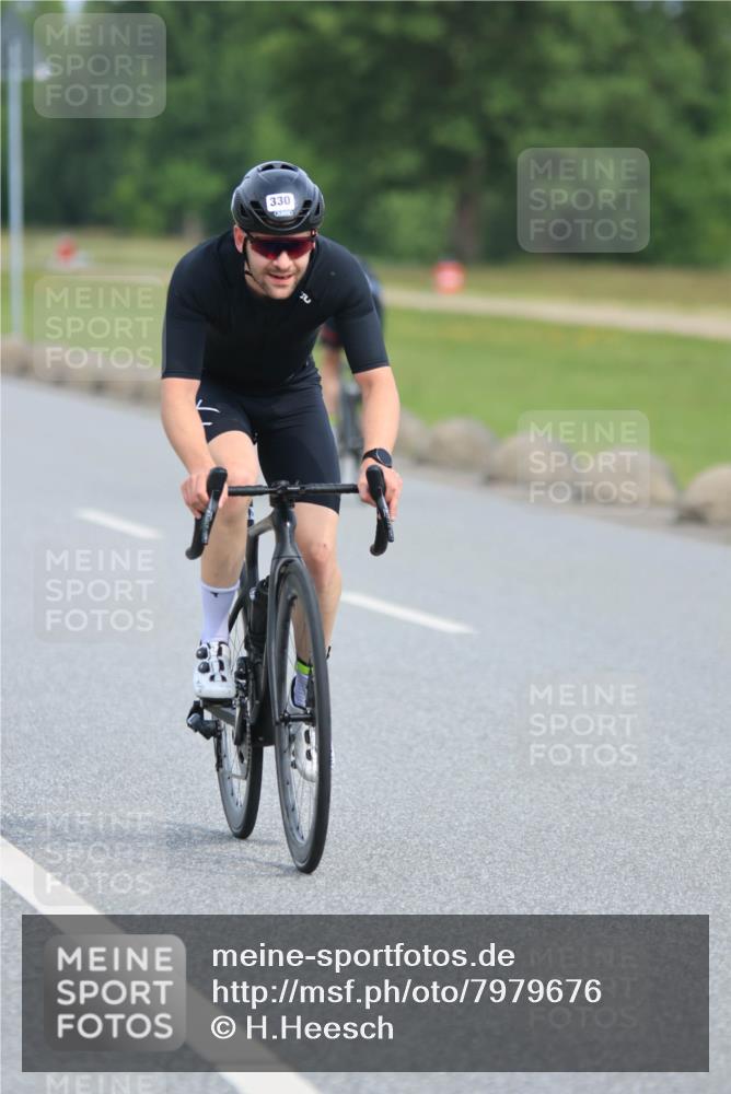 15.06.2025 - 27. Vierlanden-Triathlon H.Heesch http://msf.ph/oto/7979676 15.06.2025 10:35:11 Radfahren 26, 122, 251, 268, 330, 336 meine-sportfotos.de