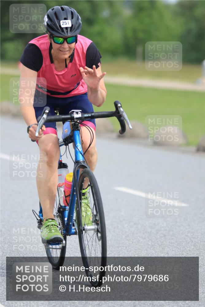 15.06.2025 - 27. Vierlanden-Triathlon H.Heesch http://msf.ph/oto/7979686 15.06.2025 10:35:15 Radfahren 26, 121, 251, 268, 330, 336 meine-sportfotos.de