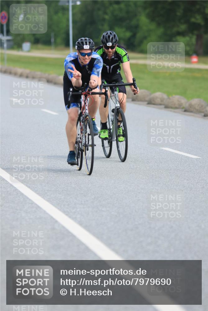 15.06.2025 - 27. Vierlanden-Triathlon H.Heesch http://msf.ph/oto/7979690 15.06.2025 10:35:17 Radfahren 26, 121, 213, 251, 268, 336 meine-sportfotos.de