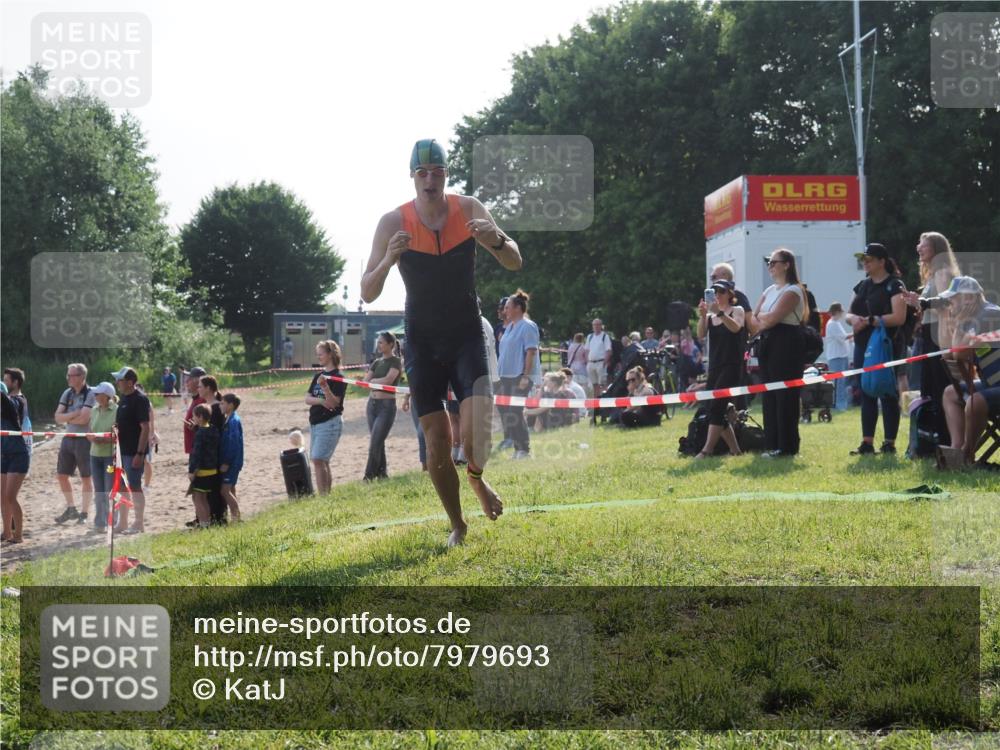 15.06.2025 - 27. Vierlanden-Triathlon KatJ http://msf.ph/oto/7979693 15.06.2025 08:43:44 Schwimmen 32, 65, 74 meine-sportfotos.de