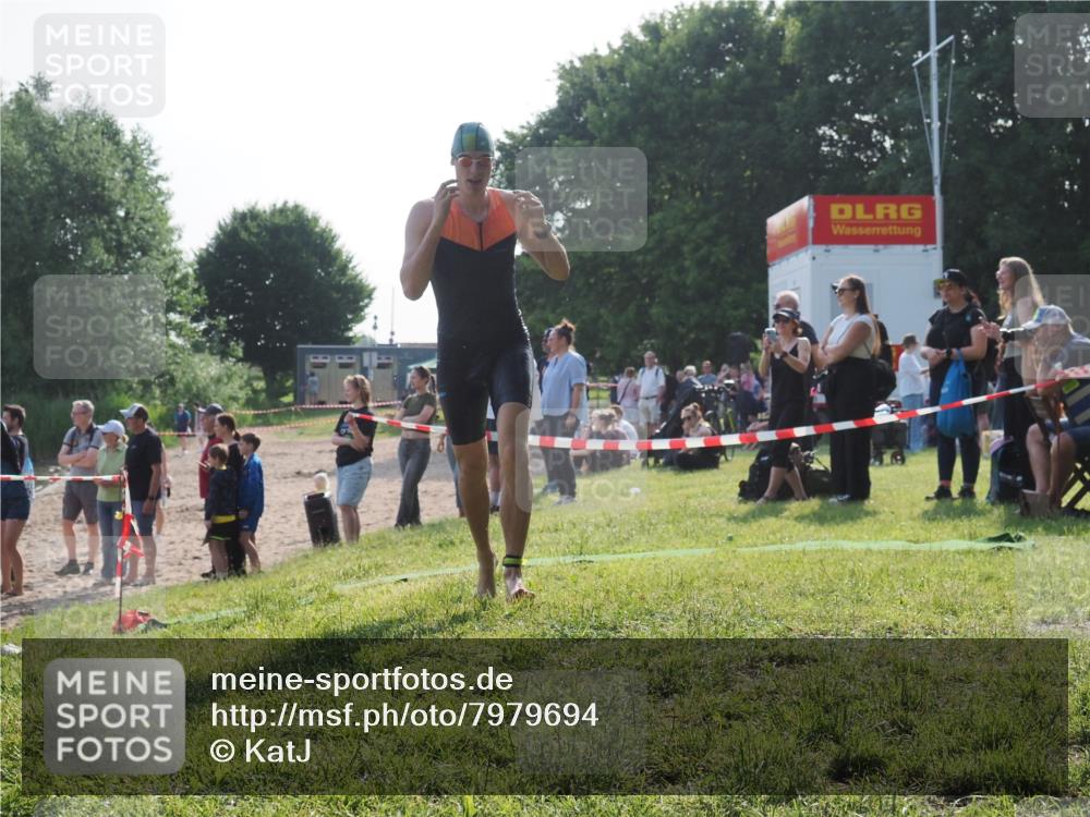 15.06.2025 - 27. Vierlanden-Triathlon KatJ http://msf.ph/oto/7979694 15.06.2025 08:43:44 Schwimmen 32, 65, 74 meine-sportfotos.de