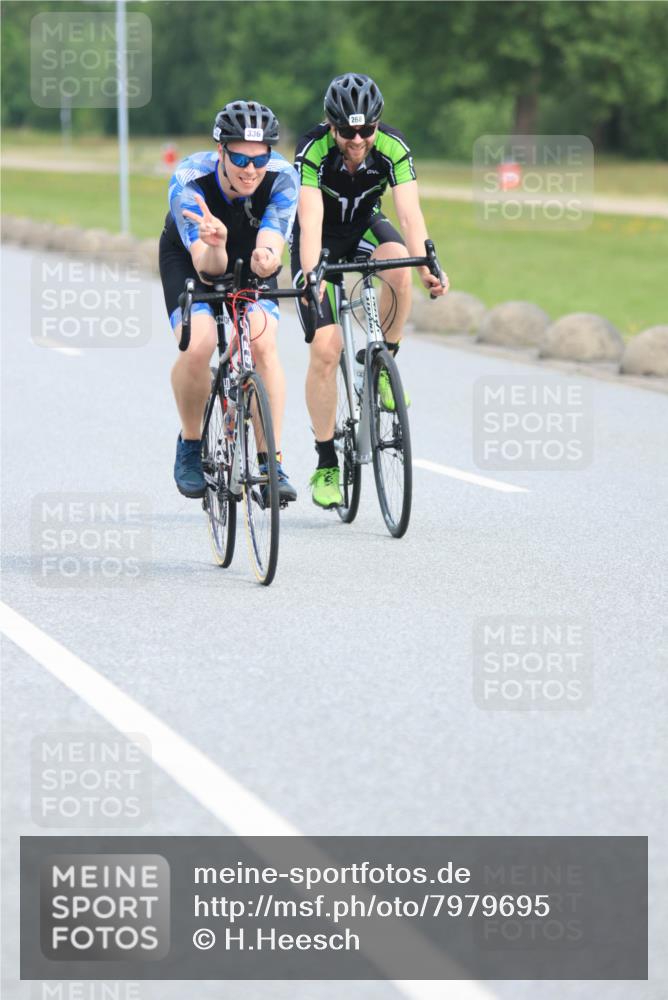 15.06.2025 - 27. Vierlanden-Triathlon H.Heesch http://msf.ph/oto/7979695 15.06.2025 10:35:18 Radfahren 26, 121, 213, 251, 268, 336 meine-sportfotos.de