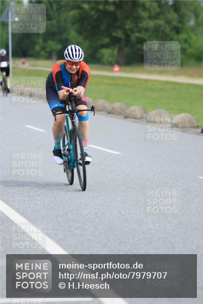 15.06.2025 - 27. Vierlanden-Triathlon H.Heesch http://msf.ph/oto/7979707 15.06.2025 10:35:24 Radfahren 99, 121, 213, 272, 301 meine-sportfotos.de