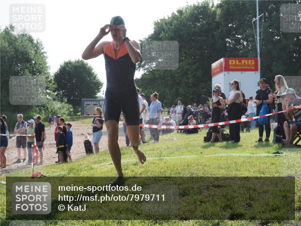 15.06.2025 - 27. Vierlanden-Triathlon KatJ http://msf.ph/oto/7979711 15.06.2025 08:43:45 Schwimmen 32, 65, 74 meine-sportfotos.de