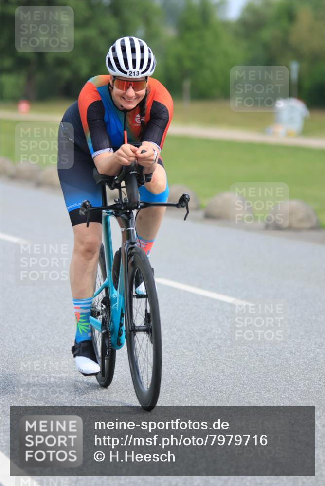 15.06.2025 - 27. Vierlanden-Triathlon H.Heesch http://msf.ph/oto/7979716 15.06.2025 10:35:25 Radfahren 99, 213, 272, 301 meine-sportfotos.de