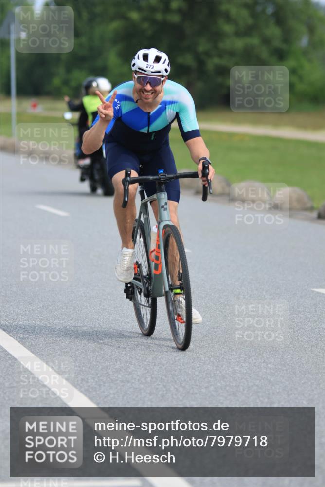 15.06.2025 - 27. Vierlanden-Triathlon H.Heesch http://msf.ph/oto/7979718 15.06.2025 10:35:28 Radfahren 99, 213, 272, 301 meine-sportfotos.de