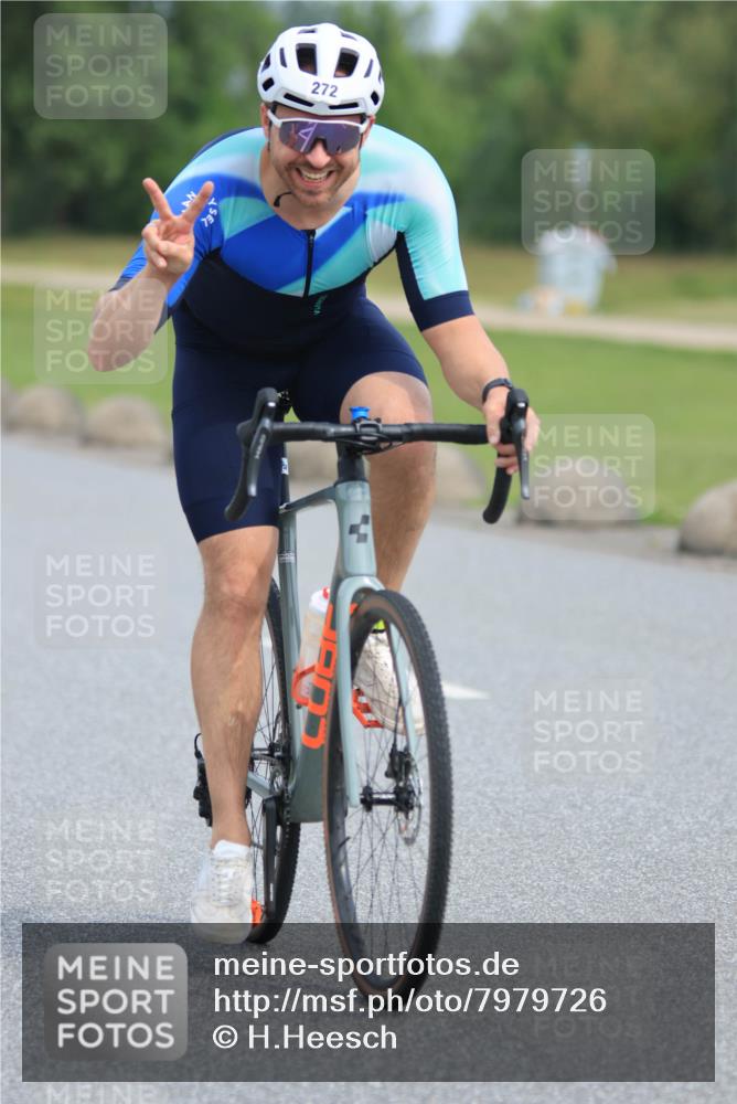 15.06.2025 - 27. Vierlanden-Triathlon H.Heesch http://msf.ph/oto/7979726 15.06.2025 10:35:28 Radfahren 99, 213, 272, 301 meine-sportfotos.de