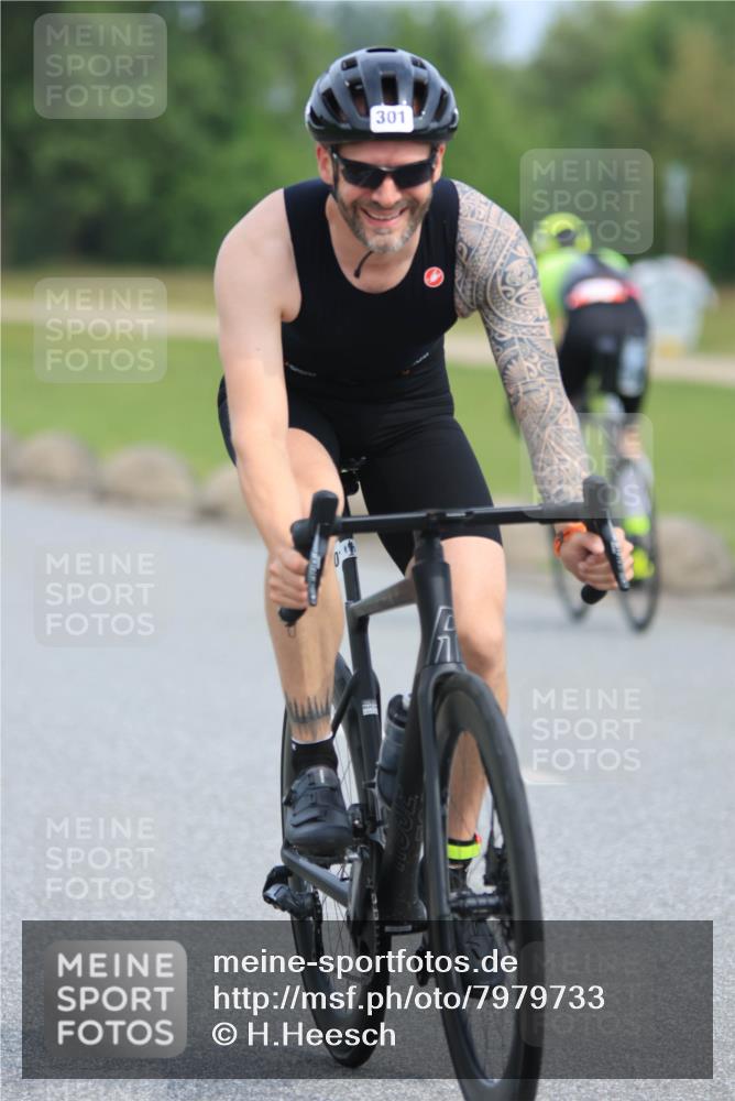 15.06.2025 - 27. Vierlanden-Triathlon H.Heesch http://msf.ph/oto/7979733 15.06.2025 10:35:32 Radfahren 99, 106, 239, 272, 301 meine-sportfotos.de