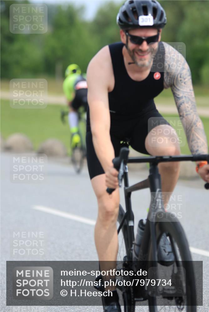 15.06.2025 - 27. Vierlanden-Triathlon H.Heesch http://msf.ph/oto/7979734 15.06.2025 10:35:32 Radfahren 99, 106, 239, 272, 301 meine-sportfotos.de