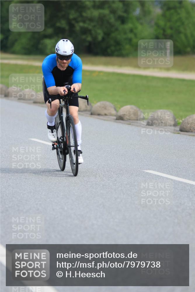 15.06.2025 - 27. Vierlanden-Triathlon H.Heesch http://msf.ph/oto/7979738 15.06.2025 10:35:37 Radfahren 21, 106, 127, 134, 239 meine-sportfotos.de