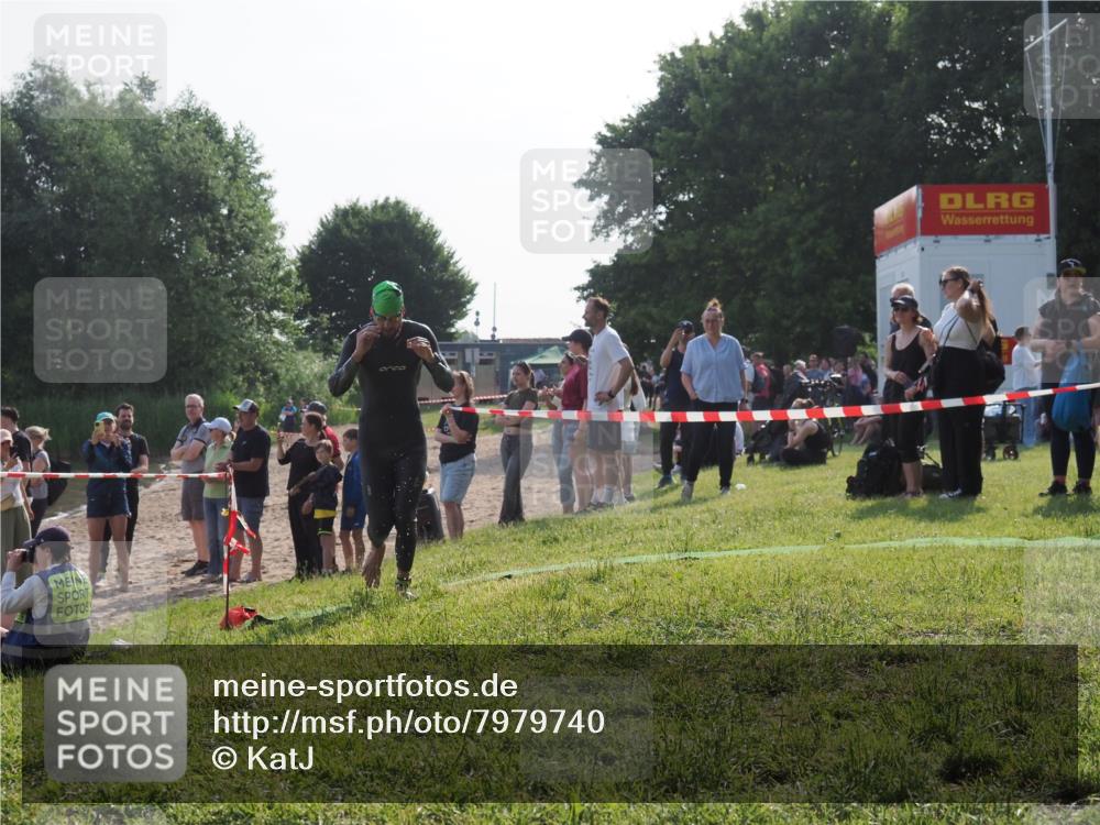15.06.2025 - 27. Vierlanden-Triathlon KatJ http://msf.ph/oto/7979740 15.06.2025 08:43:53 Schwimmen 84, 113 meine-sportfotos.de