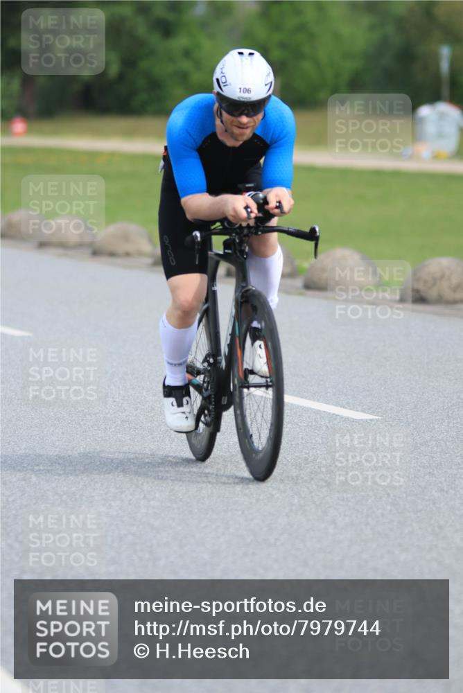 15.06.2025 - 27. Vierlanden-Triathlon H.Heesch http://msf.ph/oto/7979744 15.06.2025 10:35:38 Radfahren 21, 106, 127, 134, 199, 239 meine-sportfotos.de