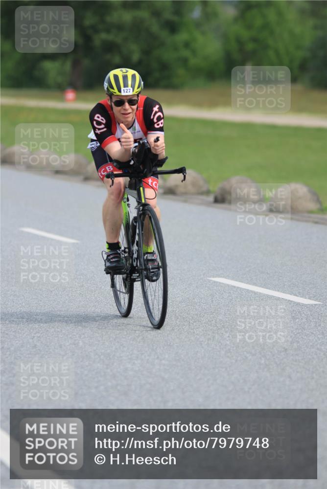 15.06.2025 - 27. Vierlanden-Triathlon H.Heesch http://msf.ph/oto/7979748 15.06.2025 10:35:41 Radfahren 21, 106, 127, 134, 199, 239 meine-sportfotos.de