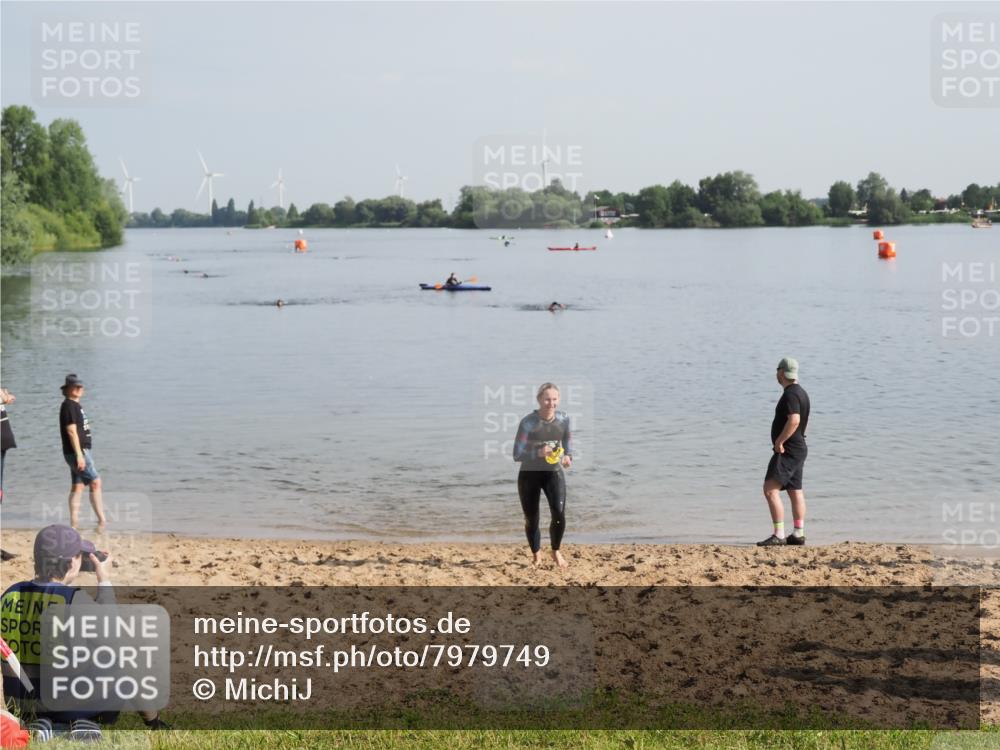 21.06.2025 - 27. Vierlanden-Triathlon MichiJ http://msf.ph/oto/7979749 15.06.2026 08:59:08 Schwimmen 227, 235 meine-sportfotos.de