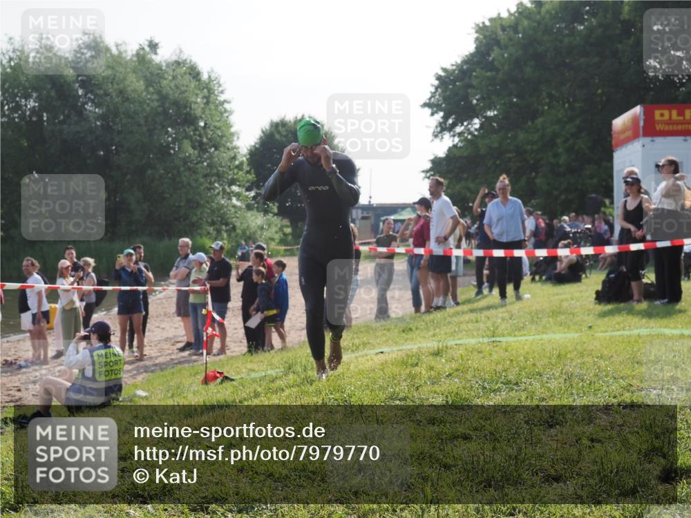 15.06.2025 - 27. Vierlanden-Triathlon KatJ http://msf.ph/oto/7979770 15.06.2025 08:43:54 Schwimmen 23, 84, 113 meine-sportfotos.de