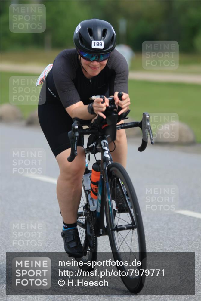 15.06.2025 - 27. Vierlanden-Triathlon H.Heesch http://msf.ph/oto/7979771 15.06.2025 10:35:47 Radfahren 21, 87, 134, 199 meine-sportfotos.de