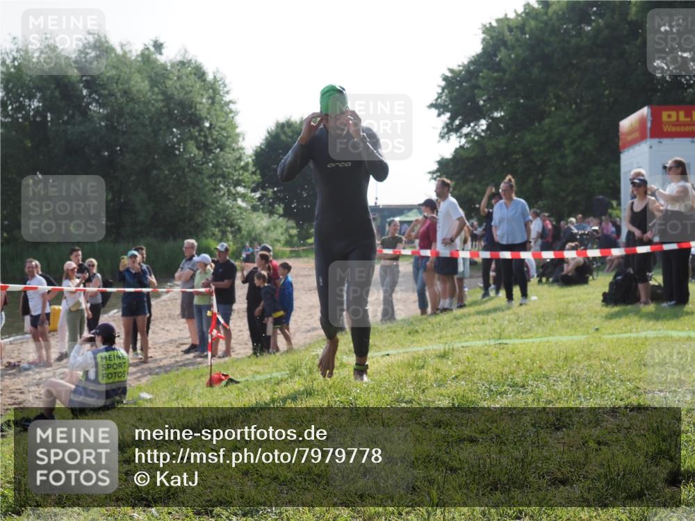 15.06.2025 - 27. Vierlanden-Triathlon KatJ http://msf.ph/oto/7979778 15.06.2025 08:43:54 Schwimmen 23, 84, 113 meine-sportfotos.de