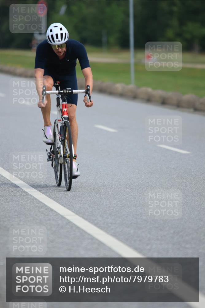 15.06.2025 - 27. Vierlanden-Triathlon H.Heesch http://msf.ph/oto/7979783 15.06.2025 10:36:04 Radfahren 338, 348 meine-sportfotos.de
