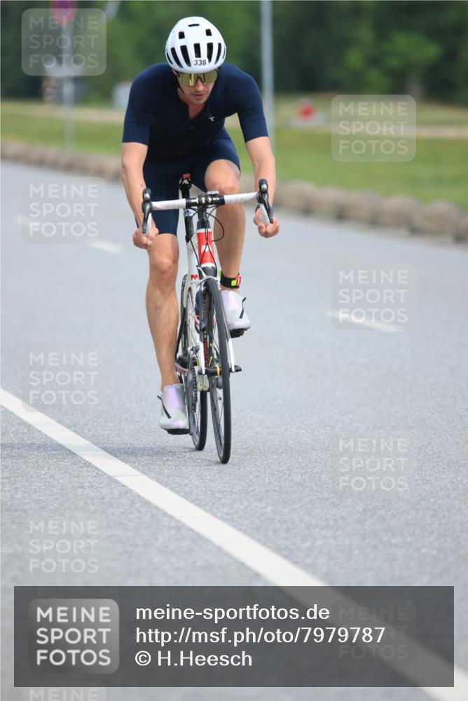15.06.2025 - 27. Vierlanden-Triathlon H.Heesch http://msf.ph/oto/7979787 15.06.2025 10:36:04 Radfahren 338, 348 meine-sportfotos.de
