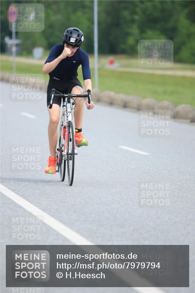 15.06.2025 - 27. Vierlanden-Triathlon H.Heesch http://msf.ph/oto/7979794 15.06.2025 10:36:06 Radfahren 331, 338, 348 meine-sportfotos.de