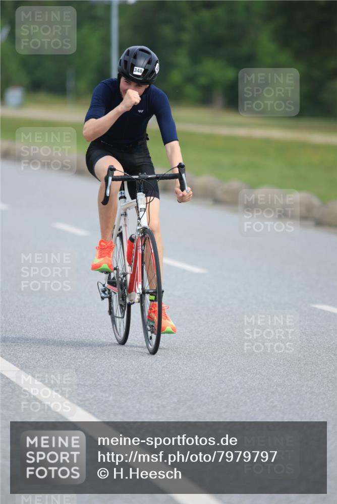 15.06.2025 - 27. Vierlanden-Triathlon H.Heesch http://msf.ph/oto/7979797 15.06.2025 10:36:07 Radfahren 331, 338, 348 meine-sportfotos.de