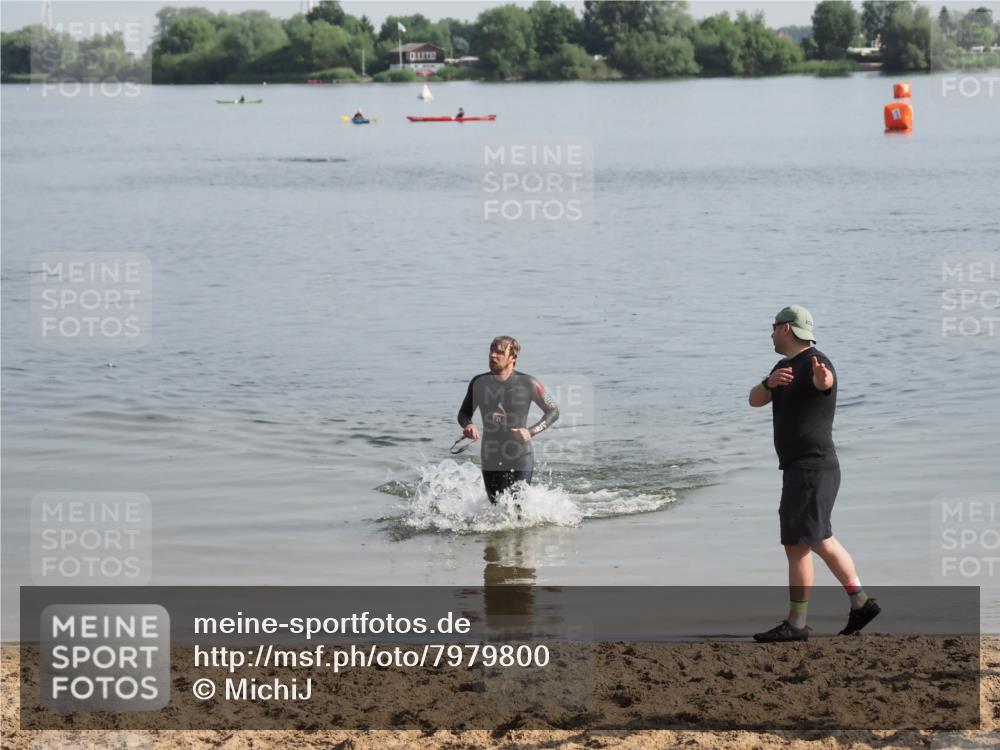 21.06.2025 - 27. Vierlanden-Triathlon MichiJ http://msf.ph/oto/7979800 15.06.2026 08:59:51 Schwimmen 241 meine-sportfotos.de