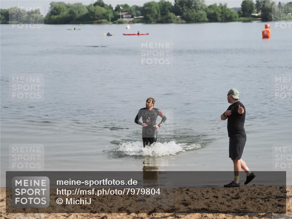 21.06.2025 - 27. Vierlanden-Triathlon MichiJ http://msf.ph/oto/7979804 15.06.2026 08:59:51 Schwimmen 241 meine-sportfotos.de