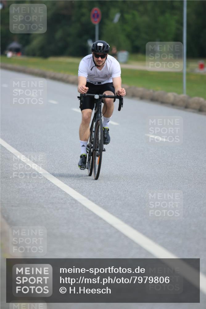 15.06.2025 - 27. Vierlanden-Triathlon H.Heesch http://msf.ph/oto/7979806 15.06.2025 10:36:11 Radfahren 285, 312, 331, 348 meine-sportfotos.de