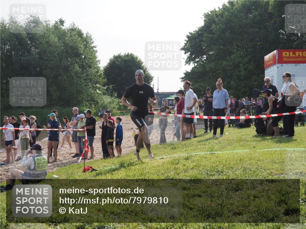 15.06.2025 - 27. Vierlanden-Triathlon KatJ http://msf.ph/oto/7979810 15.06.2025 08:43:57 Schwimmen 23, 84, 113, 183 meine-sportfotos.de