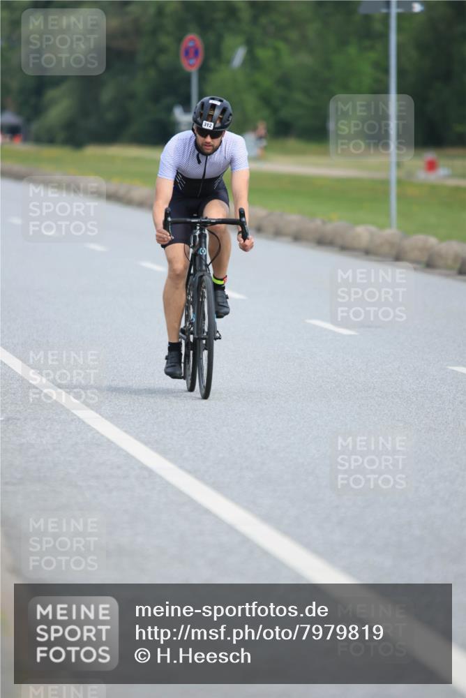 15.06.2025 - 27. Vierlanden-Triathlon H.Heesch http://msf.ph/oto/7979819 15.06.2025 10:36:15 Radfahren 254, 285, 312, 331 meine-sportfotos.de