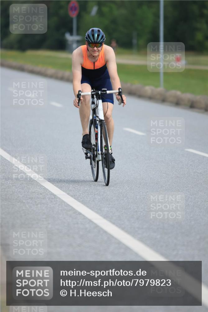 15.06.2025 - 27. Vierlanden-Triathlon H.Heesch http://msf.ph/oto/7979823 15.06.2025 10:36:17 Radfahren 254, 285, 312, 331 meine-sportfotos.de