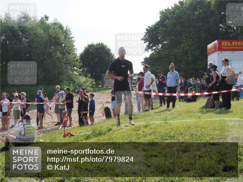 15.06.2025 - 27. Vierlanden-Triathlon KatJ http://msf.ph/oto/7979824 15.06.2025 08:43:57 Schwimmen 23, 84, 113, 183 meine-sportfotos.de