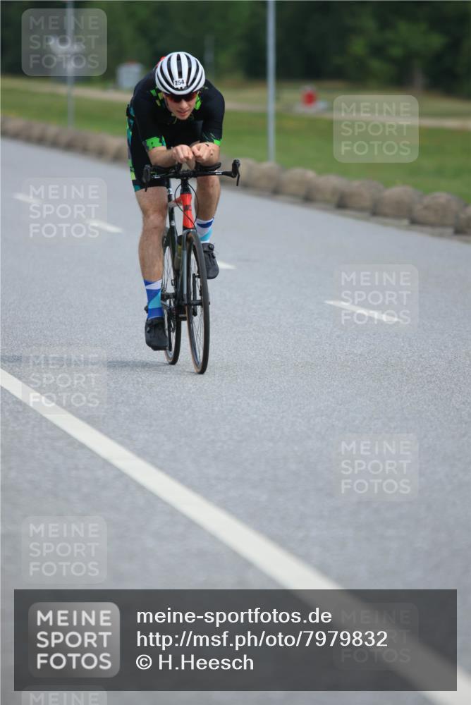 15.06.2025 - 27. Vierlanden-Triathlon H.Heesch http://msf.ph/oto/7979832 15.06.2025 10:36:20 Radfahren 254, 285, 312, 531 meine-sportfotos.de