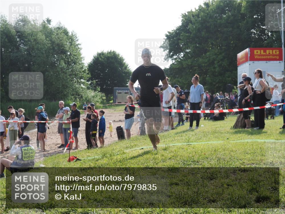 15.06.2025 - 27. Vierlanden-Triathlon KatJ http://msf.ph/oto/7979835 15.06.2025 08:43:58 Schwimmen 23, 84, 113, 183 meine-sportfotos.de