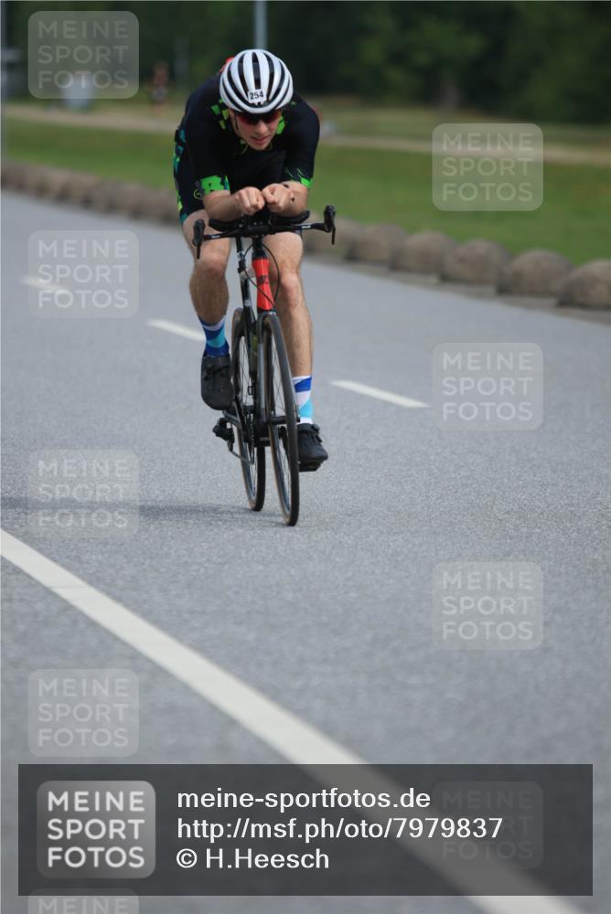 15.06.2025 - 27. Vierlanden-Triathlon H.Heesch http://msf.ph/oto/7979837 15.06.2025 10:36:20 Radfahren 254, 285, 312, 531 meine-sportfotos.de