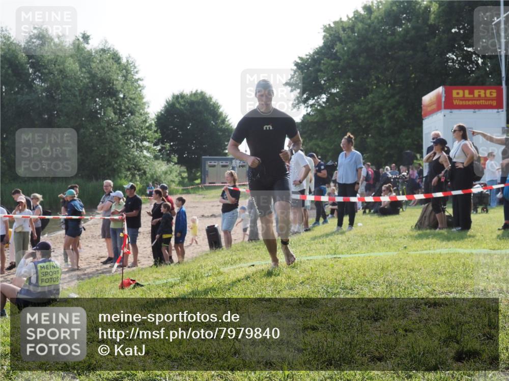 15.06.2025 - 27. Vierlanden-Triathlon KatJ http://msf.ph/oto/7979840 15.06.2025 08:43:58 Schwimmen 23, 84, 113, 183 meine-sportfotos.de