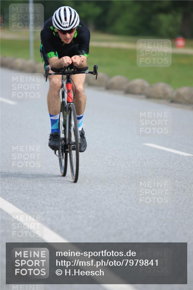 15.06.2025 - 27. Vierlanden-Triathlon H.Heesch http://msf.ph/oto/7979841 15.06.2025 10:36:21 Radfahren 254, 285, 312, 531 meine-sportfotos.de