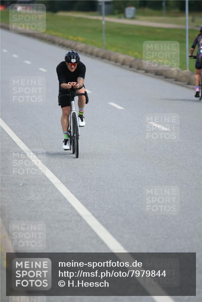 15.06.2025 - 27. Vierlanden-Triathlon H.Heesch http://msf.ph/oto/7979844 15.06.2025 10:36:34 Radfahren 5, 102, 147, 276 meine-sportfotos.de