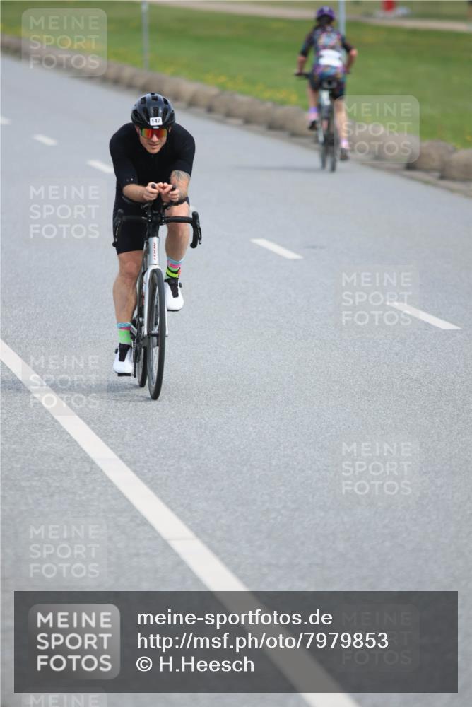 15.06.2025 - 27. Vierlanden-Triathlon H.Heesch http://msf.ph/oto/7979853 15.06.2025 10:36:34 Radfahren 5, 102, 147, 276 meine-sportfotos.de