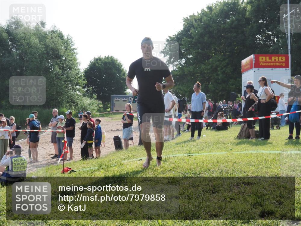 15.06.2025 - 27. Vierlanden-Triathlon KatJ http://msf.ph/oto/7979858 15.06.2025 08:43:58 Schwimmen 23, 84, 113, 183 meine-sportfotos.de